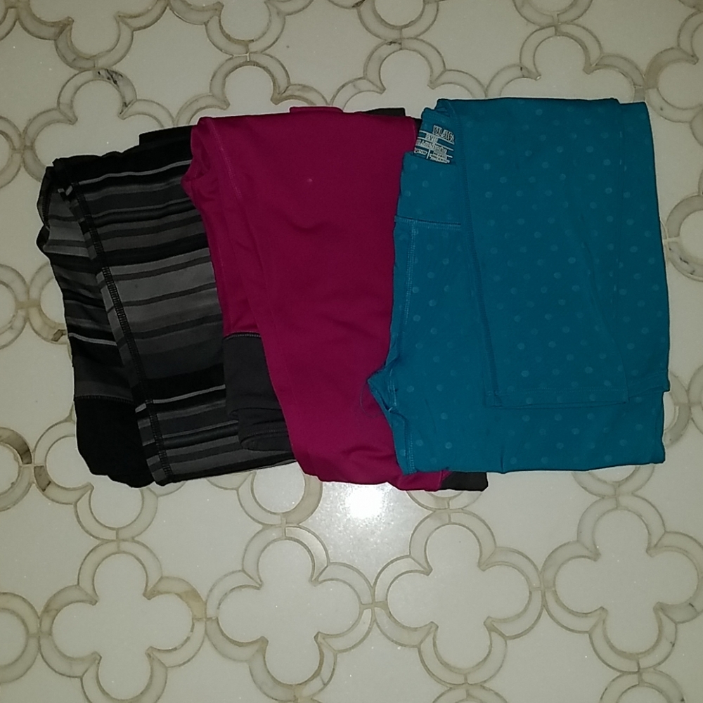 Bundle of 3 Under Armour leggings in youth size XL